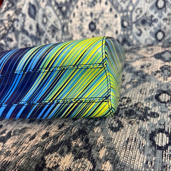 Louis Vuitton Tropical Epi Twist MM - Picture 11 of 15